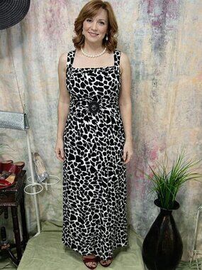 📌 Enfocus Studio Giraffe Print Maxi Sleeveless Casual Dress with Brooch